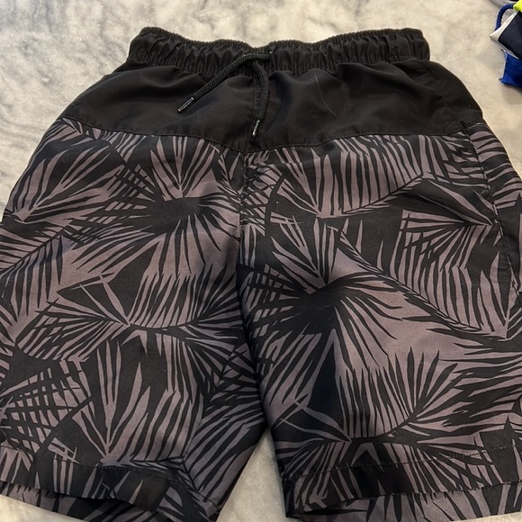 (7)Lot of boys Childrens place swim trunks - Picture 6 of 8